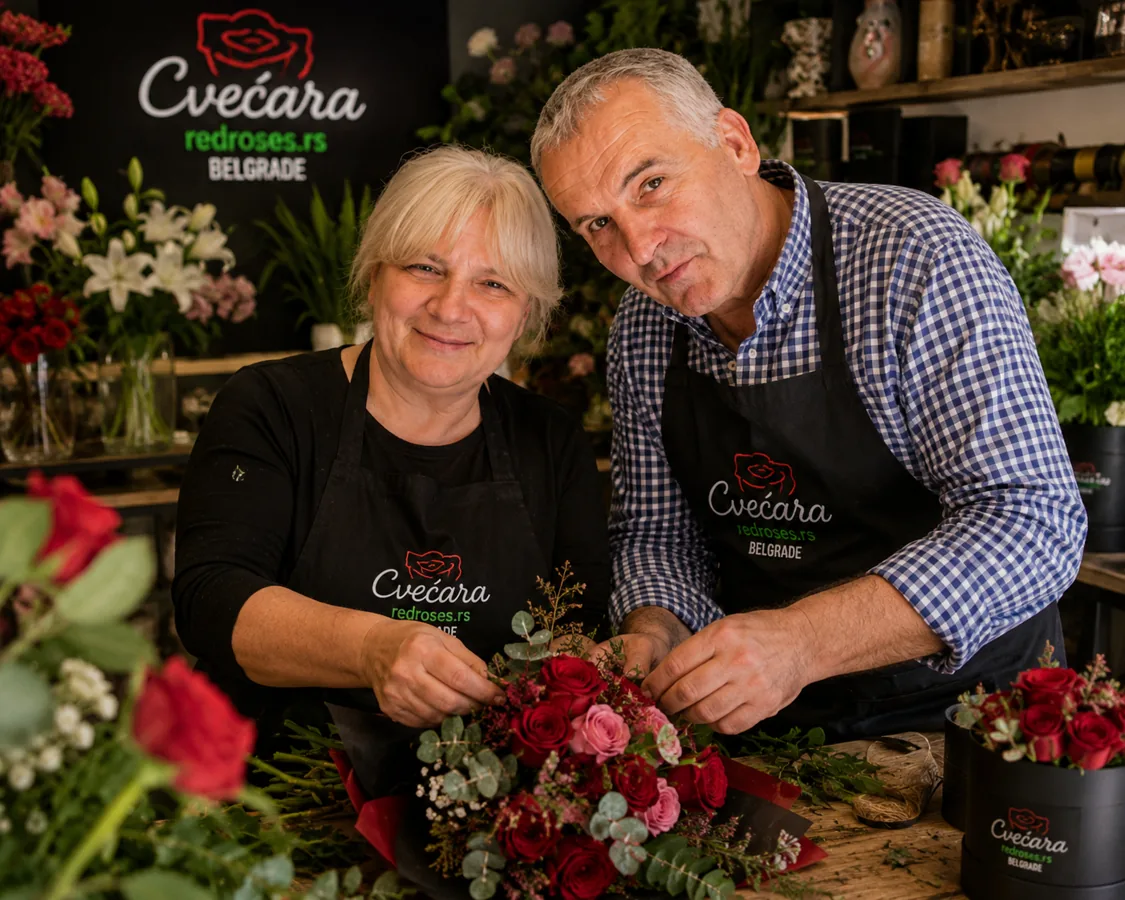 Osnivači cvećare Red Roses rade sa cvećem