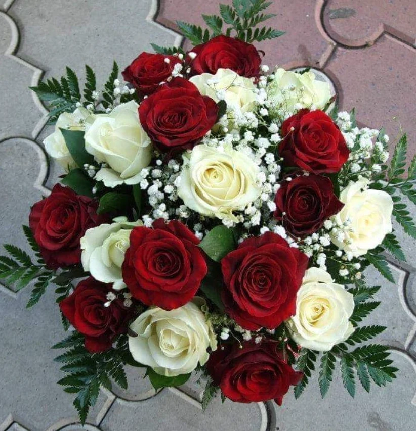 Букет из белых роз